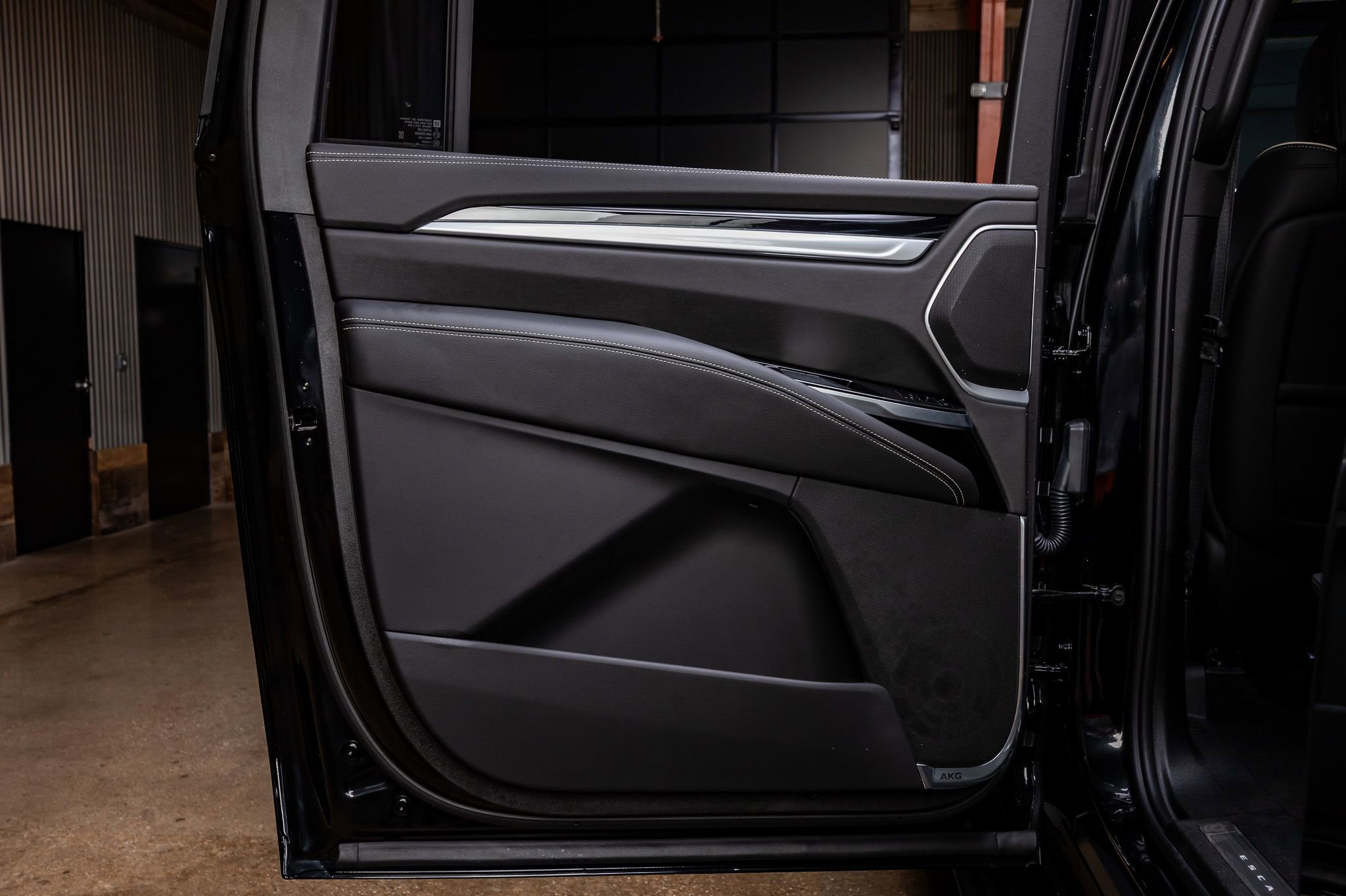 Used 2026 Cadillac Escalade ESV Sport w/ LPO, ONYX Package AWD/4WD image 37