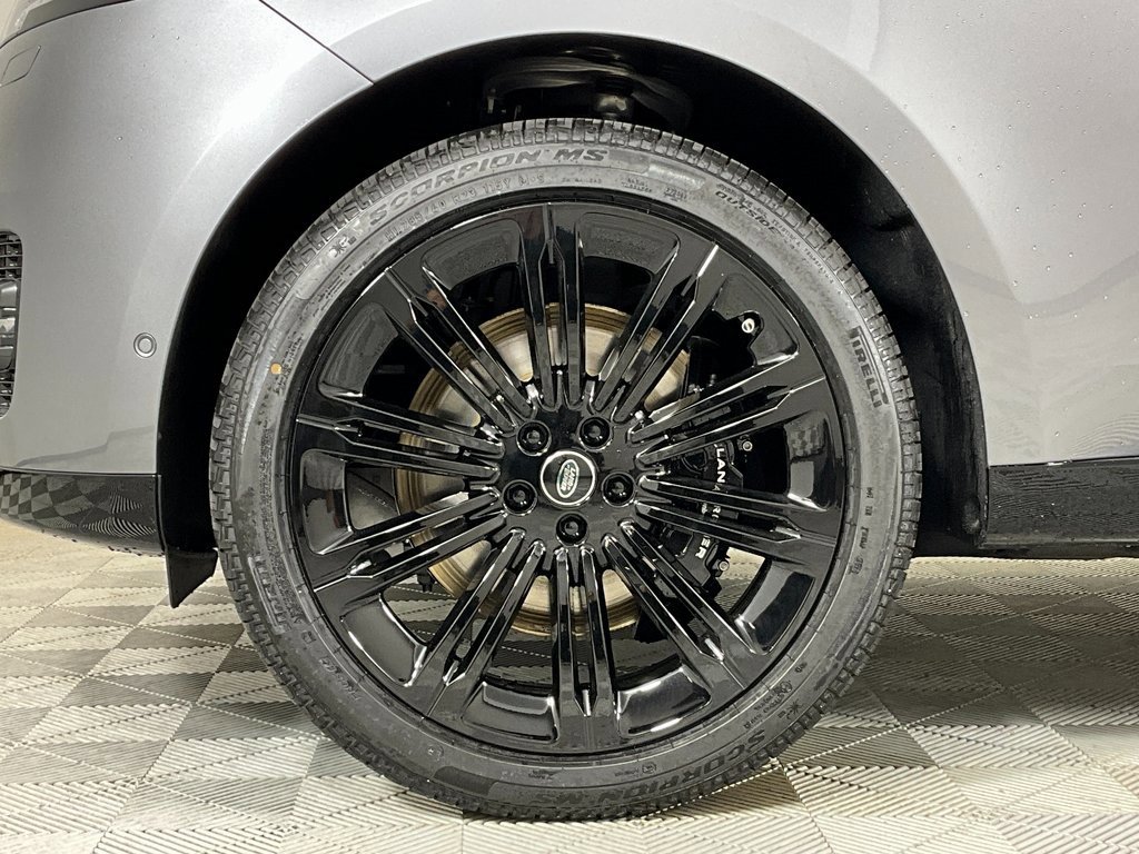 New 2025 Land Rover Range Rover SE image 9