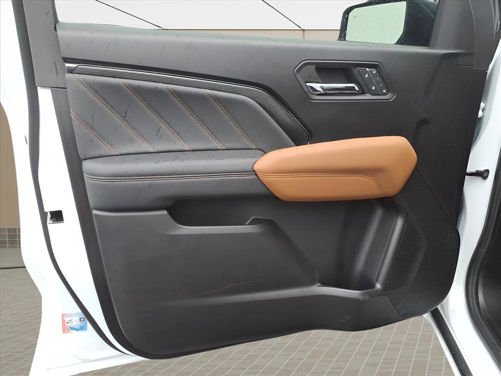 Used 2025 GMC Canyon AT4 w/ Technology Plus Package image 26