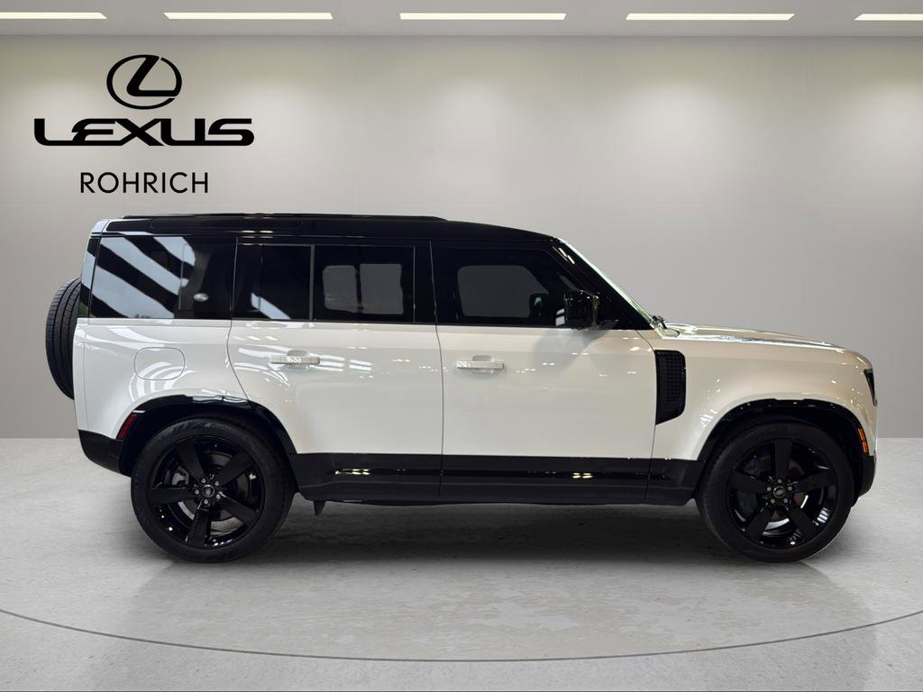 Used 2024 Land Rover Defender 110 X-Dynamic SE AWD/4WD image 5
