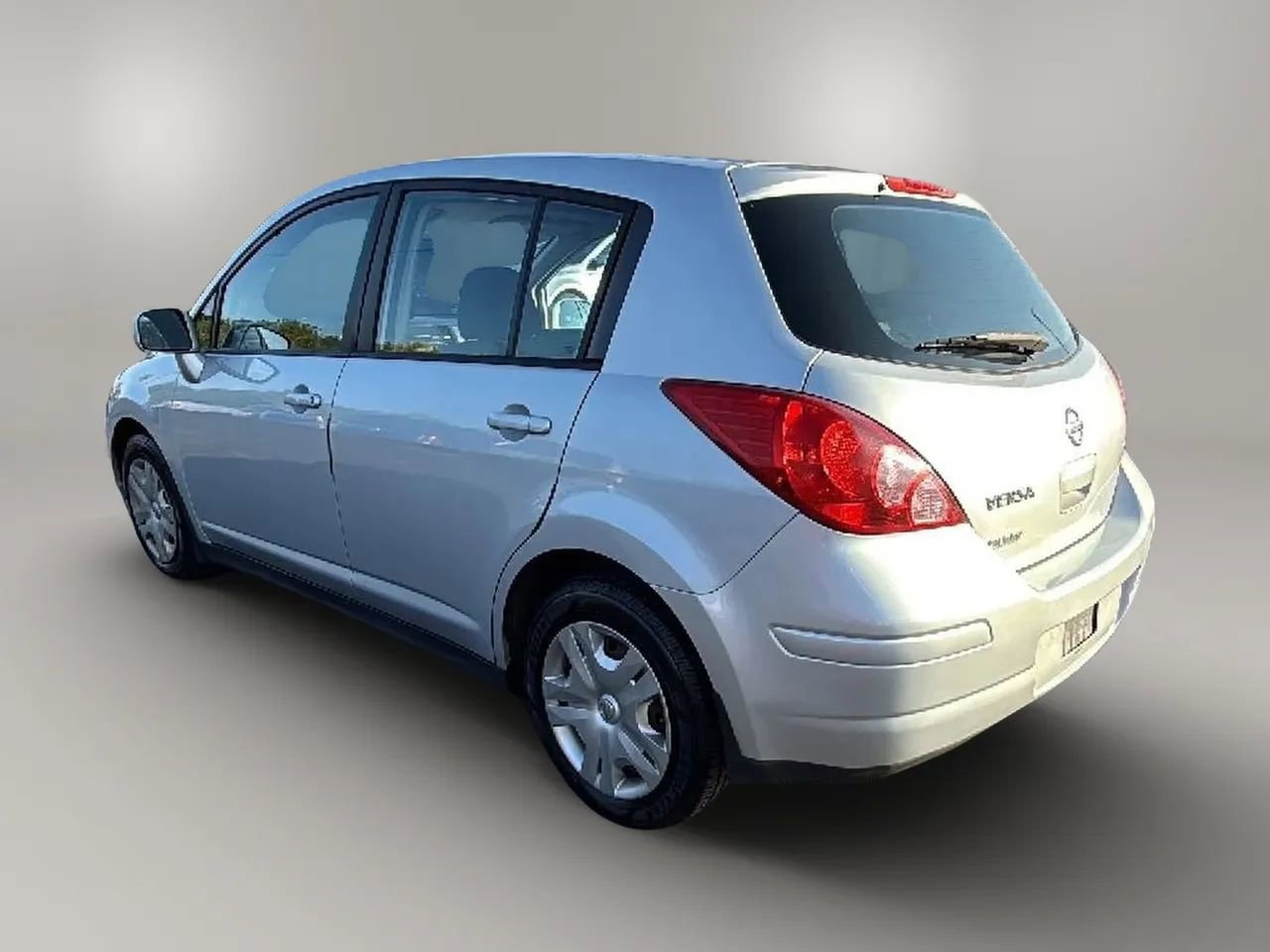 Used 2010 Nissan Versa 1.8 S w/ PWR Plus Pkg image 3