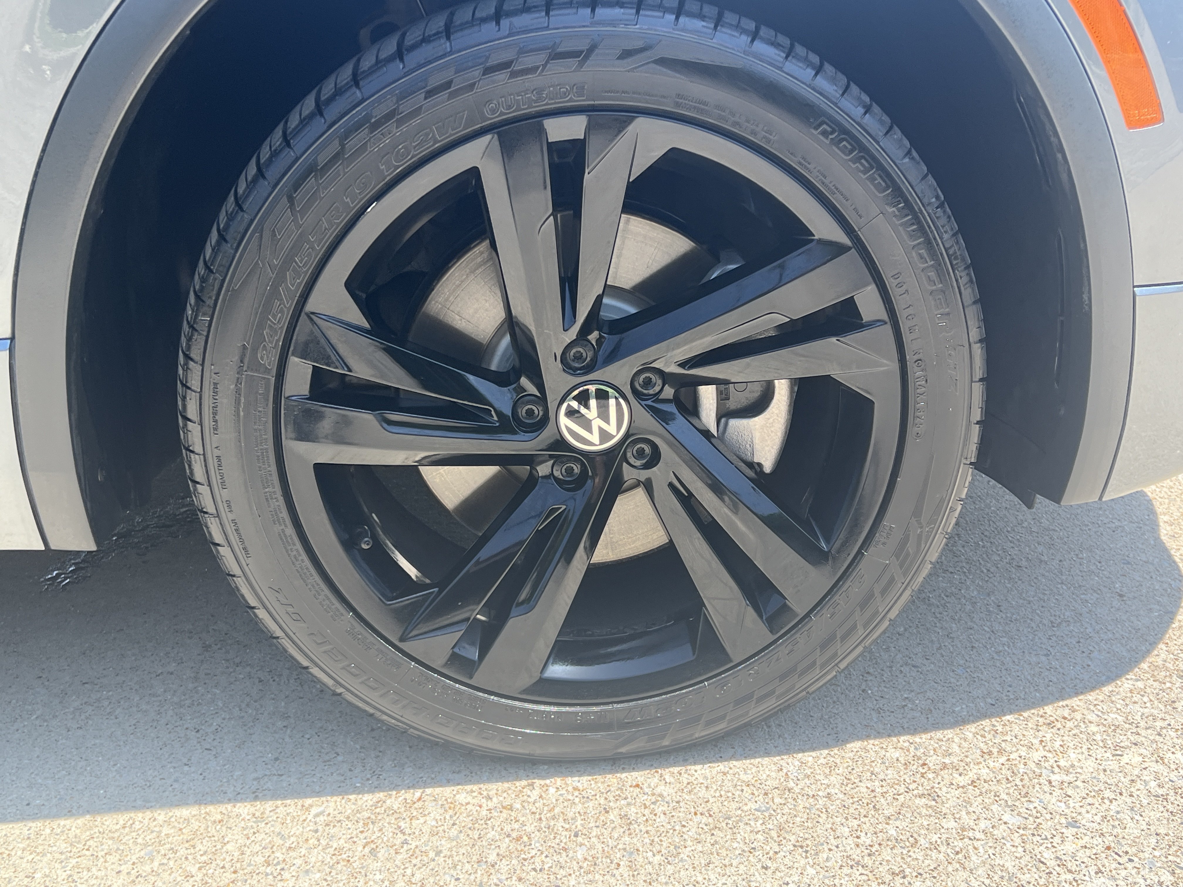 Certified 2024 Volkswagen Tiguan SE R-Line AWD/4WD image 11