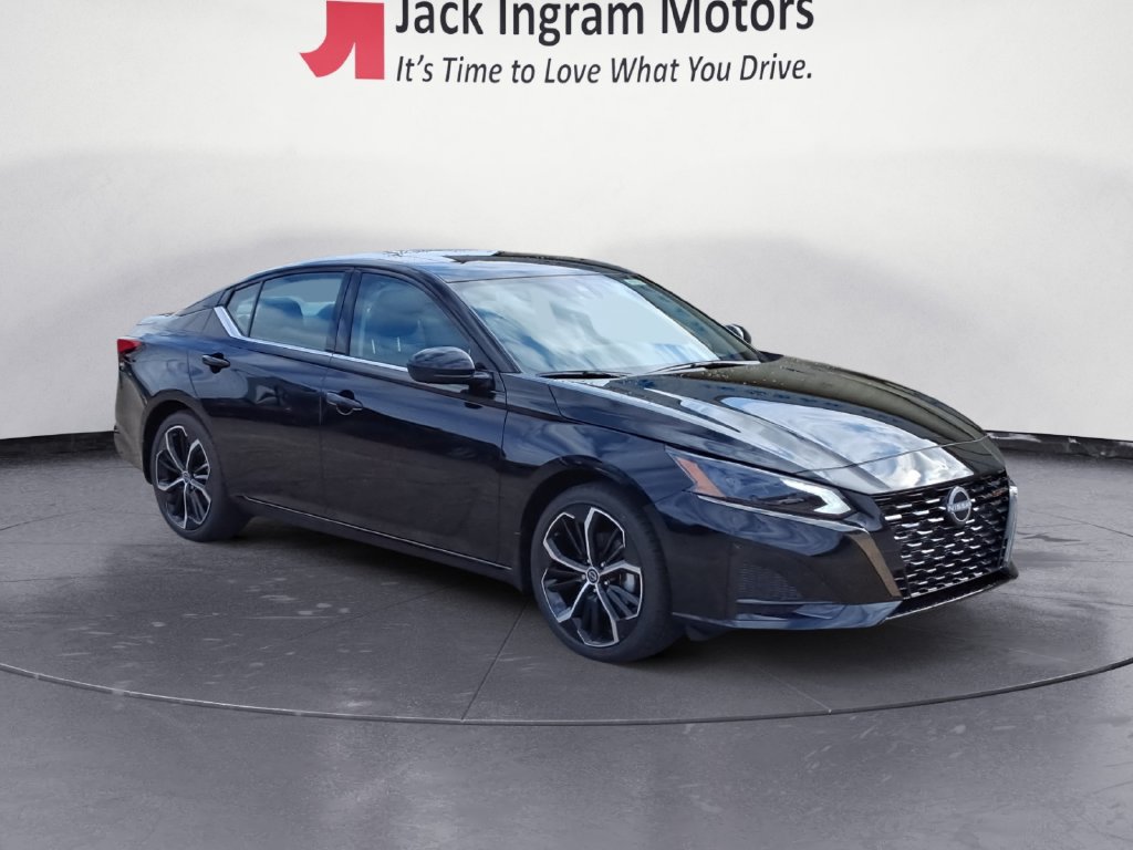 Used 2025 Nissan Altima 2.5 SR w/ SR Premium Package FWD image 7