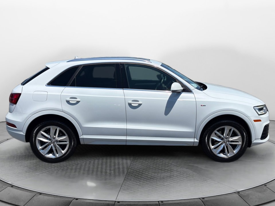 Used 2018 Audi Q3 2.0T Premium Plus w/ Premium Plus Package AWD/4WD image 8