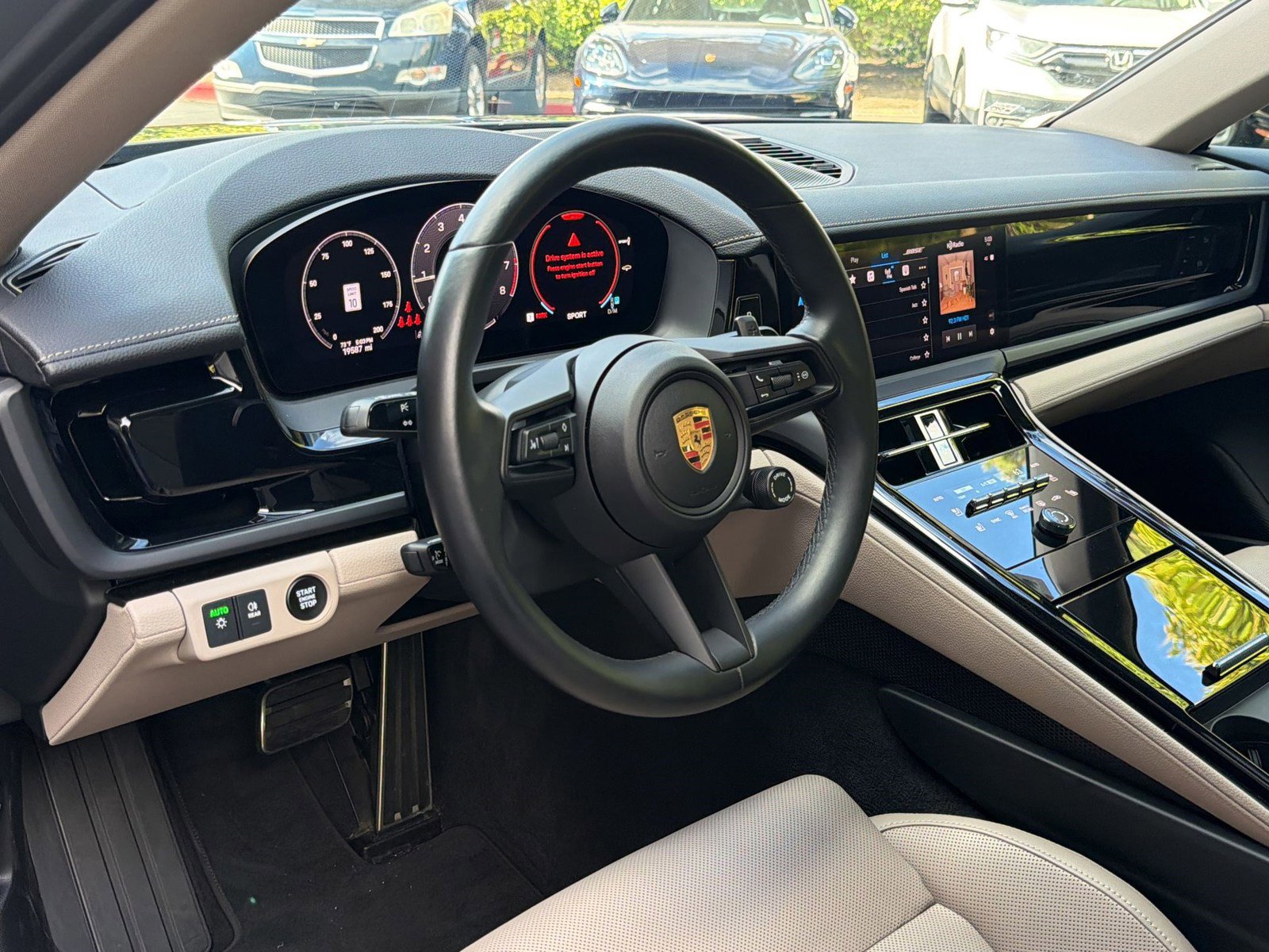Used 2025 Porsche Panamera image 4