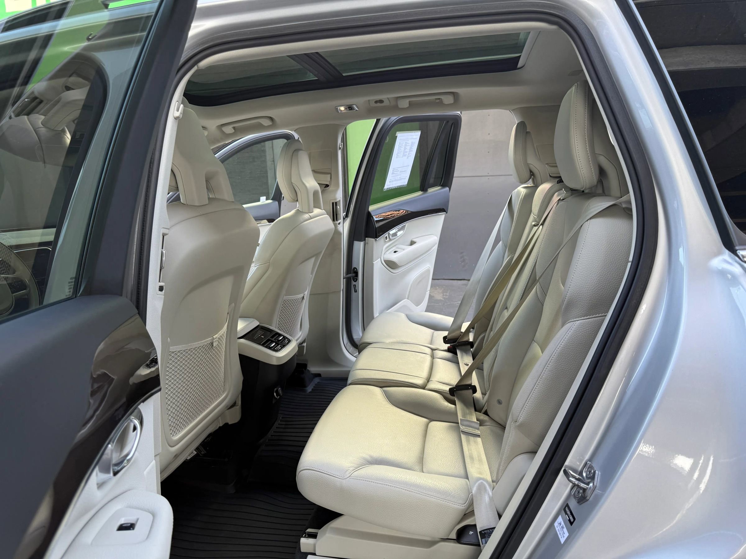 Used 2018 Volvo XC90 T6 Momentum w/ Convenience Package image 14