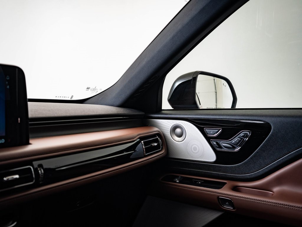 Used 2025 Lincoln Aviator Reserve w/ Equipment Group 201A image 35