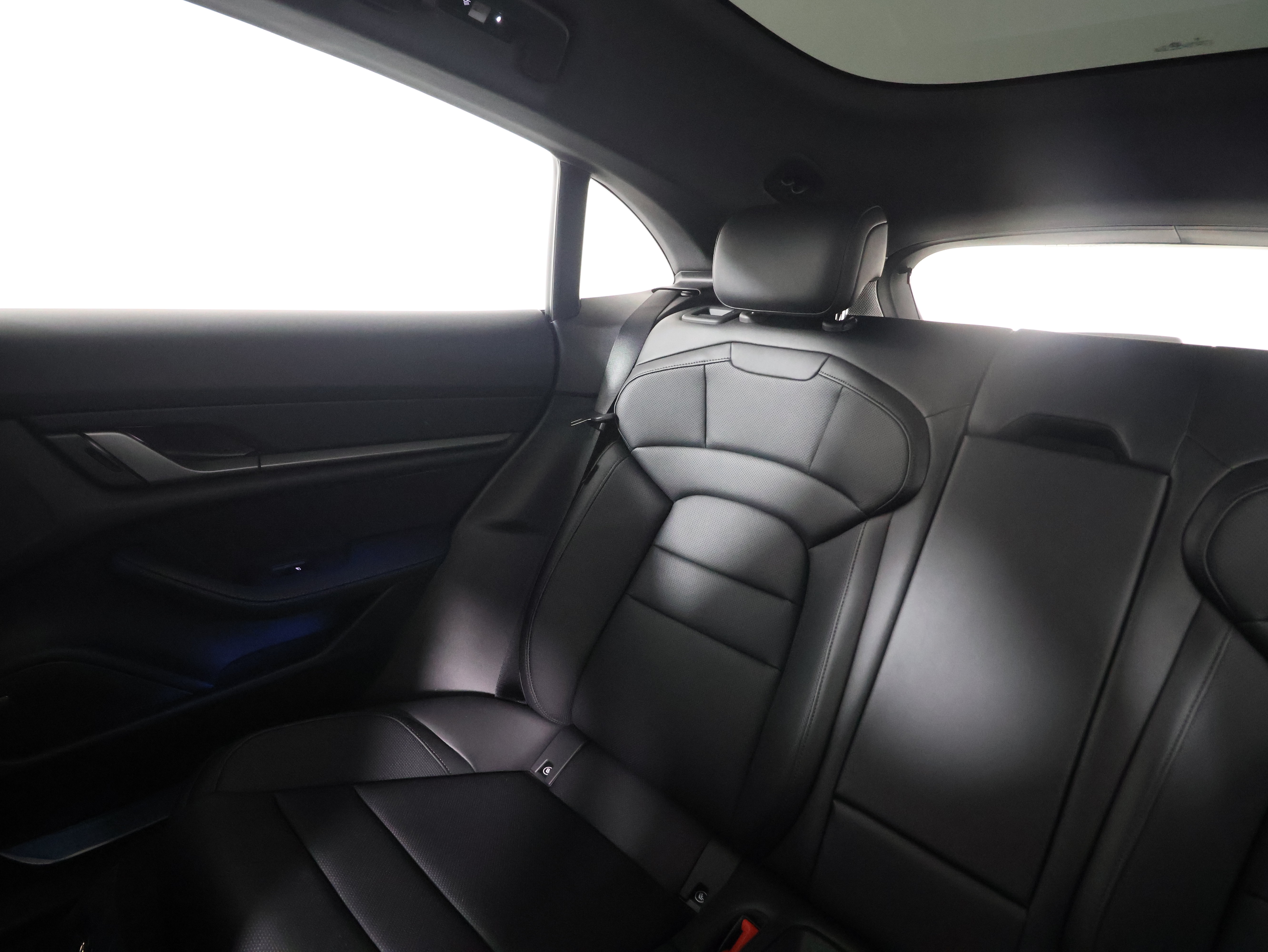 New 2025 Porsche Taycan 4 Cross Turismo AWD/4WD image 15