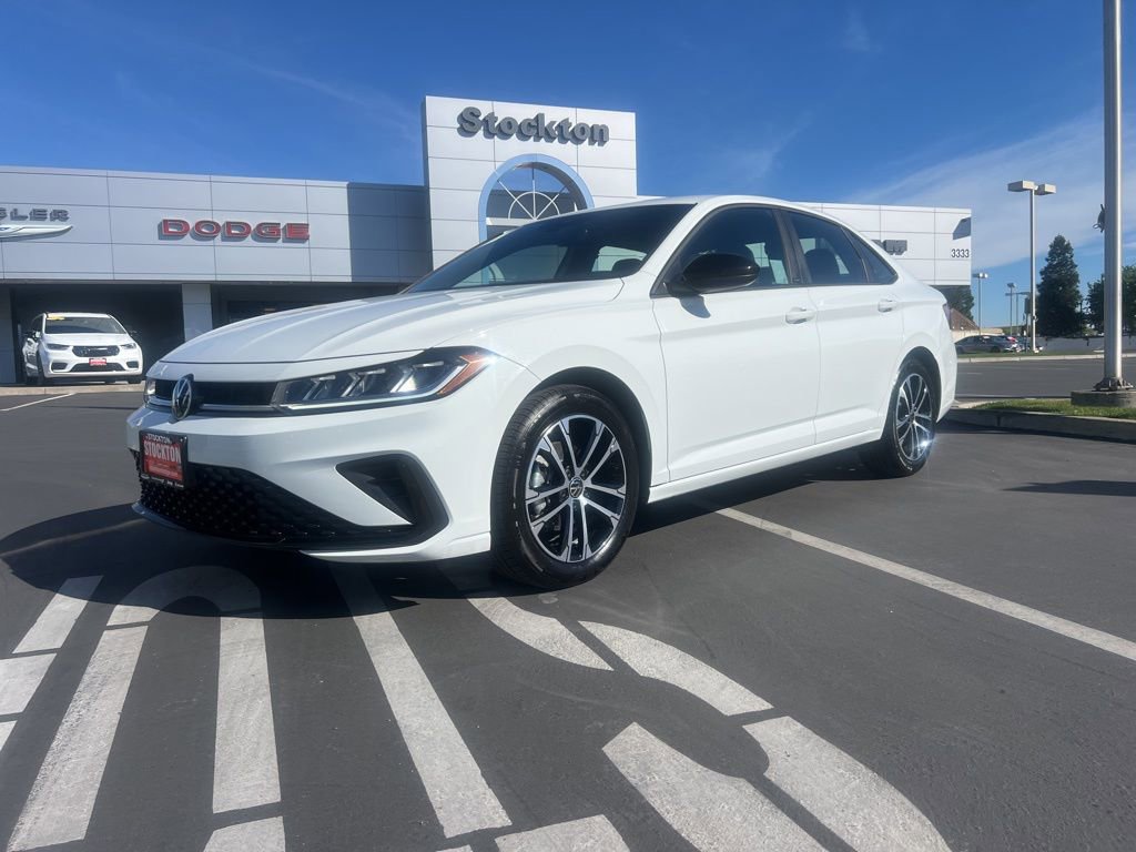 Used 2025 Volkswagen Jetta Sport image 2