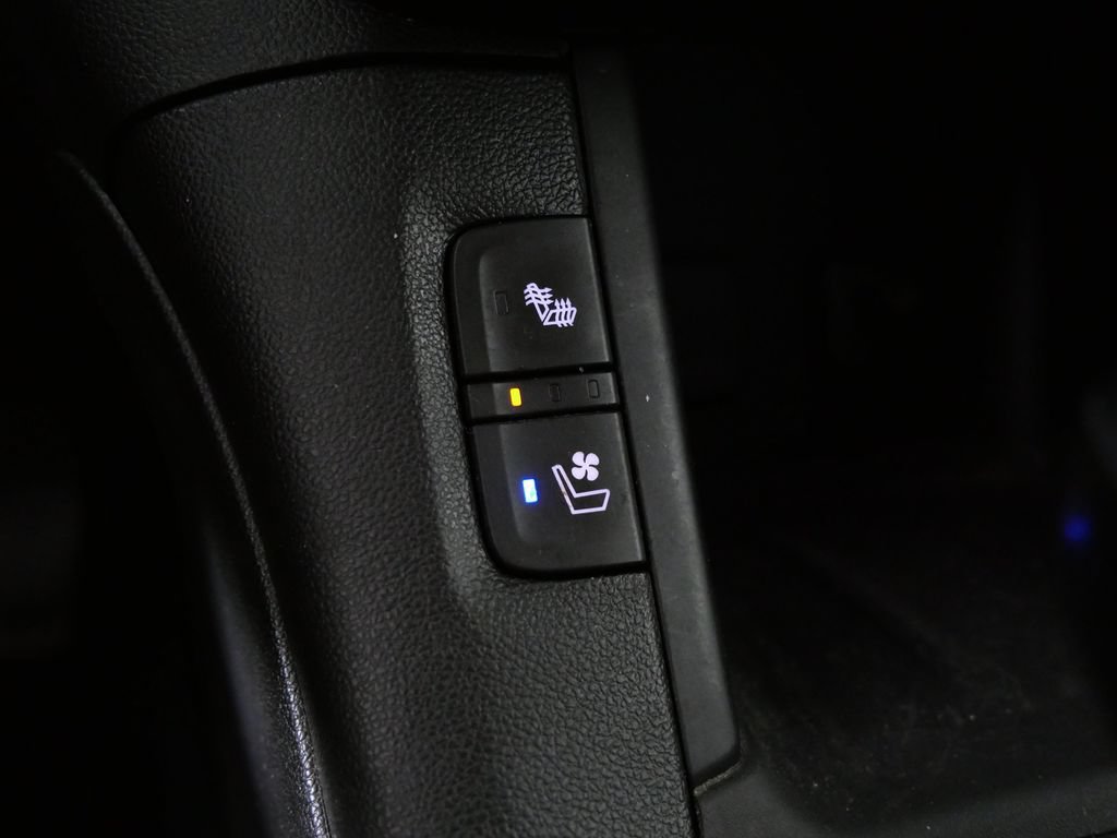 Used 2018 GMC Acadia Denali w/ Technology Package AWD/4WD image 27