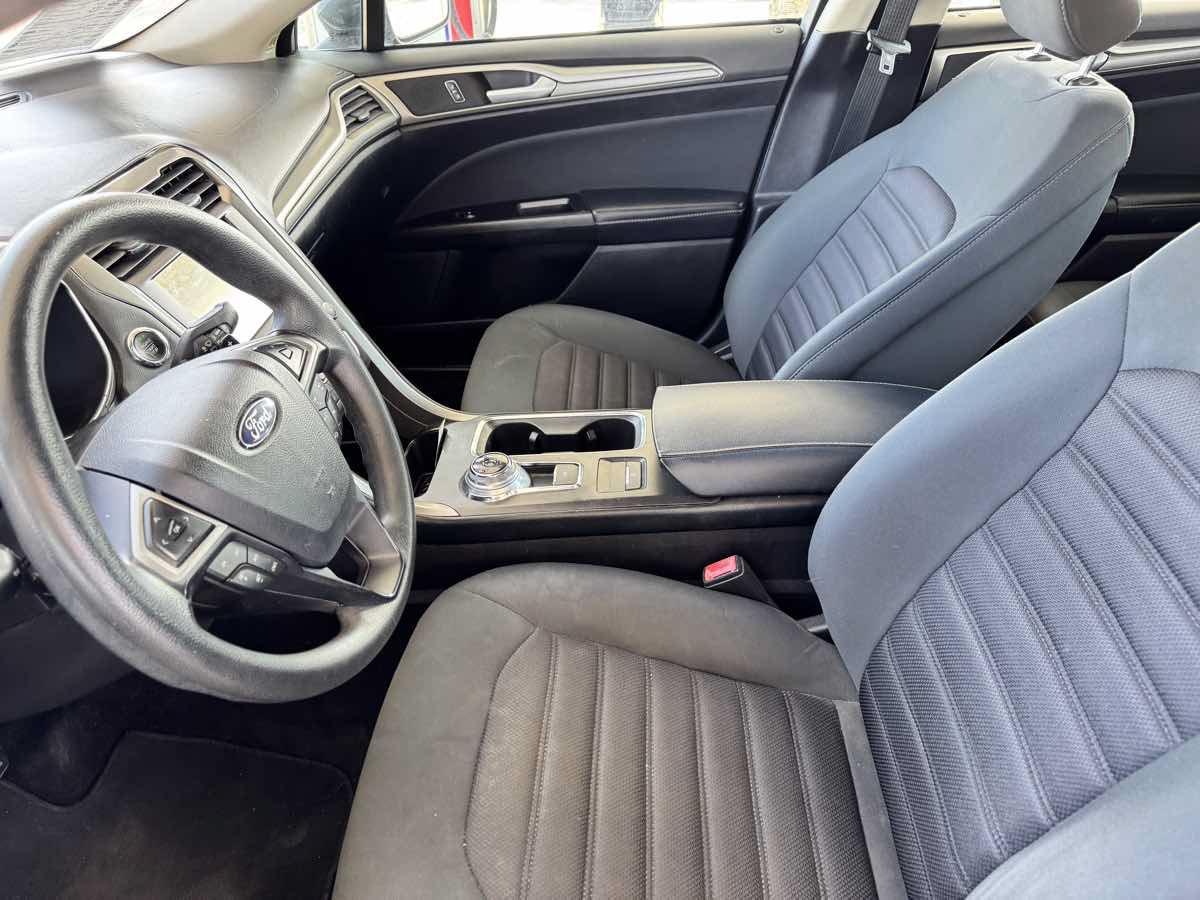 Used 2017 Ford Fusion SE w/ Fusion SE Technology Package FWD image 32