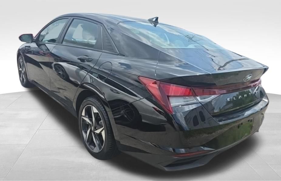 Used 2023 Hyundai Elantra SEL FWD image 7
