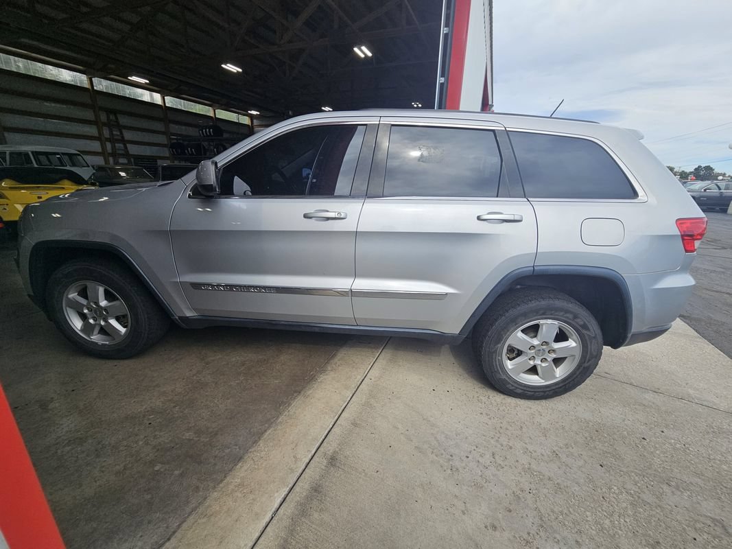 Used 2013 Jeep Grand Cherokee Laredo AWD/4WD image 5