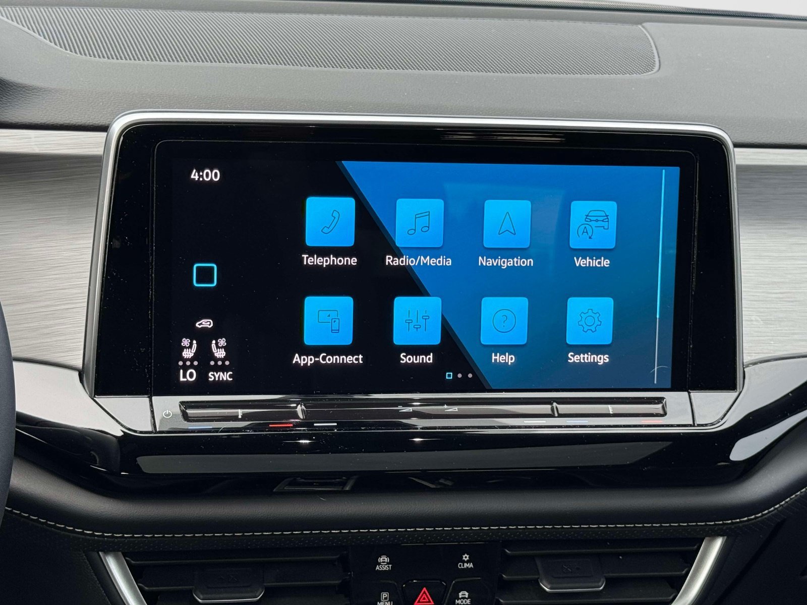 Certified 2024 Volkswagen Atlas Cross Sport SE w/ Panoramic Sunroof Package AWD/4WD image 18