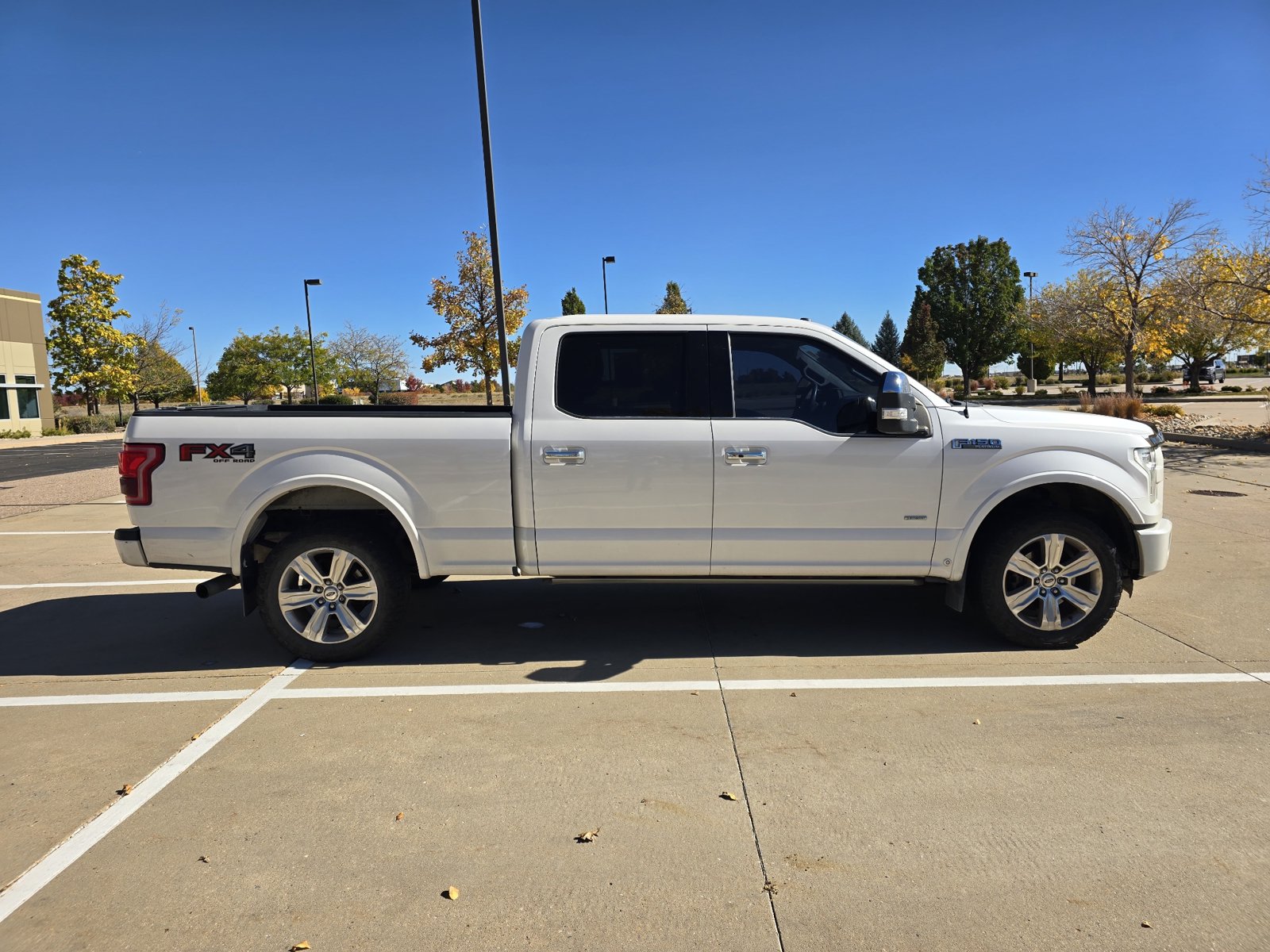 Used 2015 Ford F150 Platinum w/ Equipment Group 701A Luxury AWD/4WD image 7