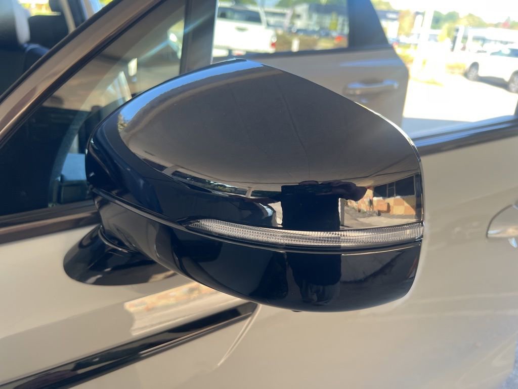 Certified 2023 Kia Sorento SX image 32