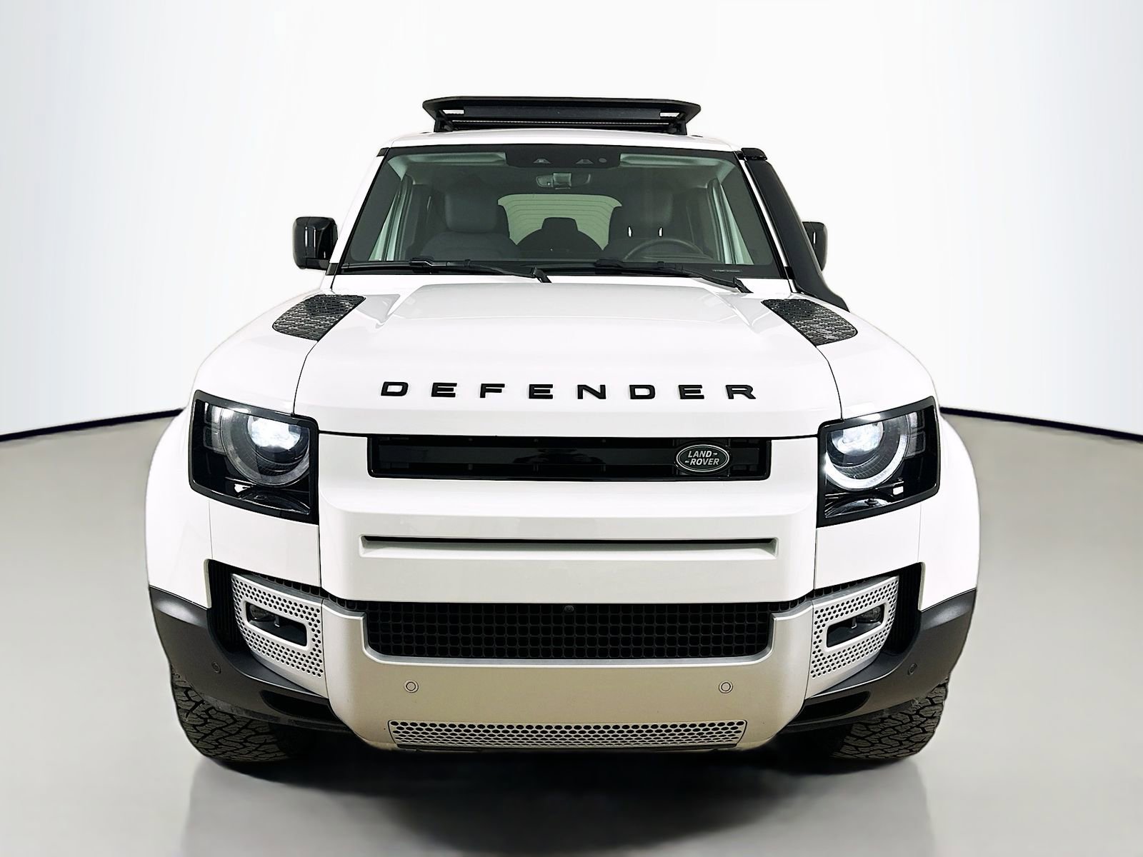 Used 2025 Land Rover Defender 110 S AWD/4WD image 2