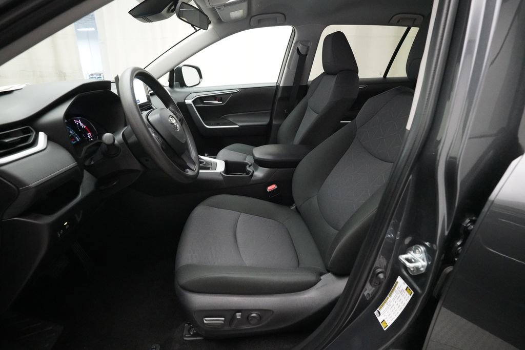 Used 2025 Toyota RAV4 XLE image 7