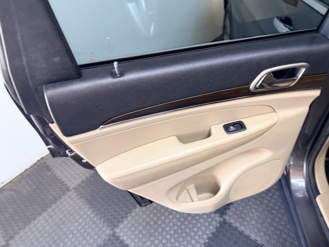 Used 2014 Jeep Grand Cherokee Limited AWD/4WD image 35