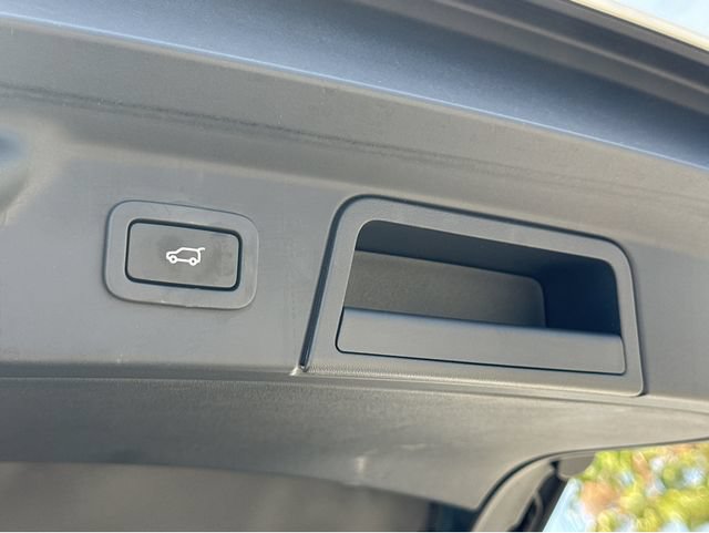 Used 2022 Land Rover Range Rover Velar R-Dynamic S AWD/4WD image 19