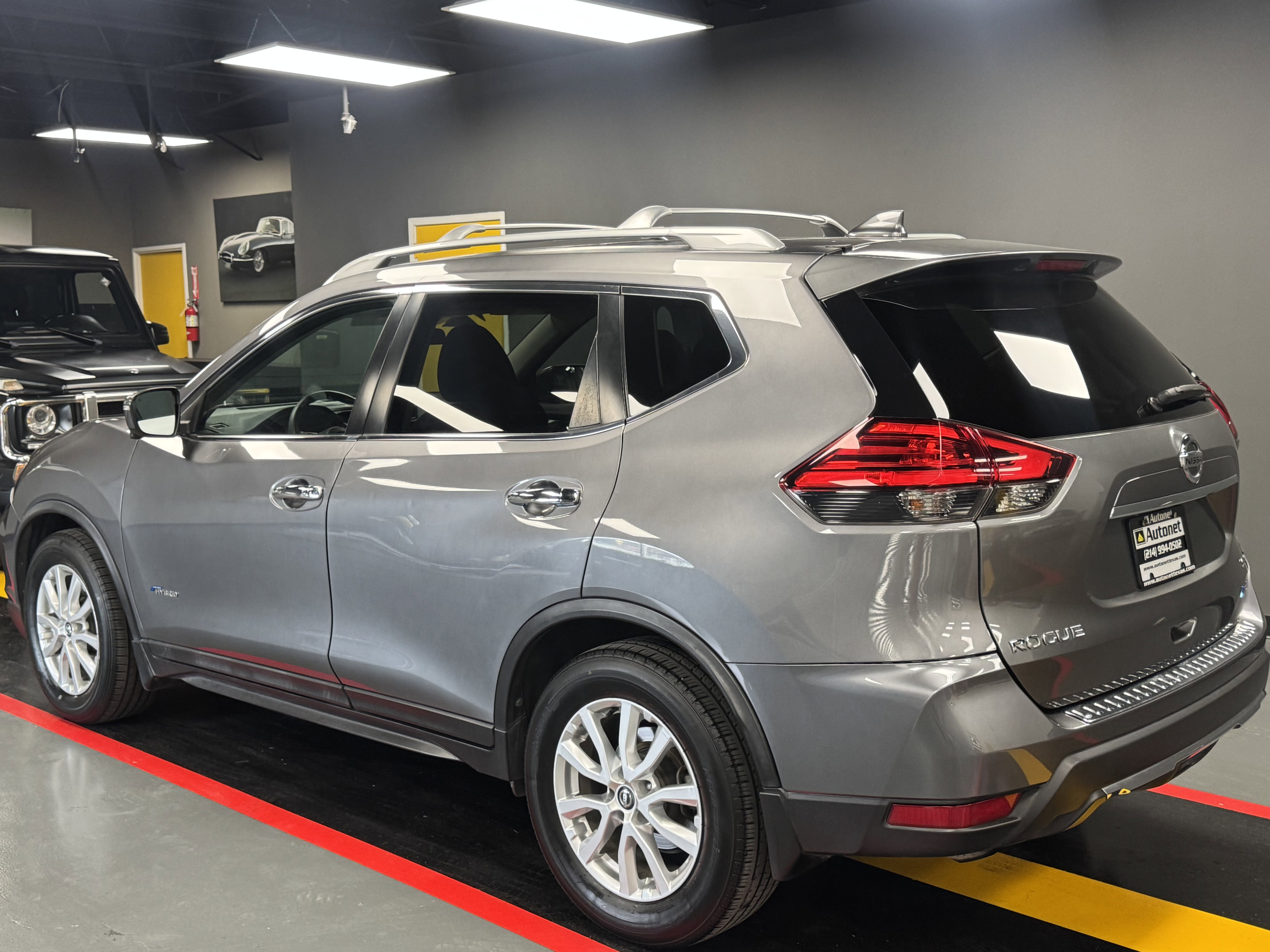 Used 2017 Nissan Rogue SV image 4