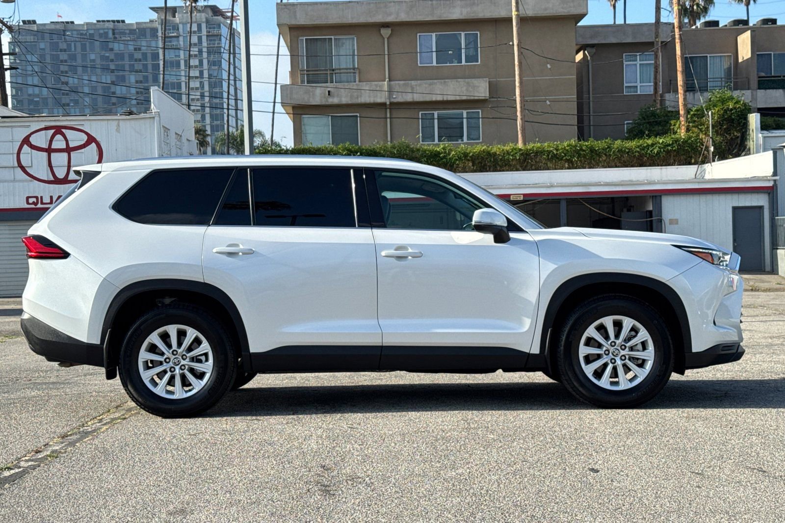 Certified 2024 Toyota Grand Highlander AWD image 3