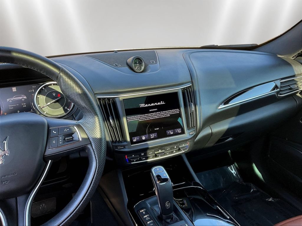 Used 2023 Maserati Levante GT AWD/4WD image 9