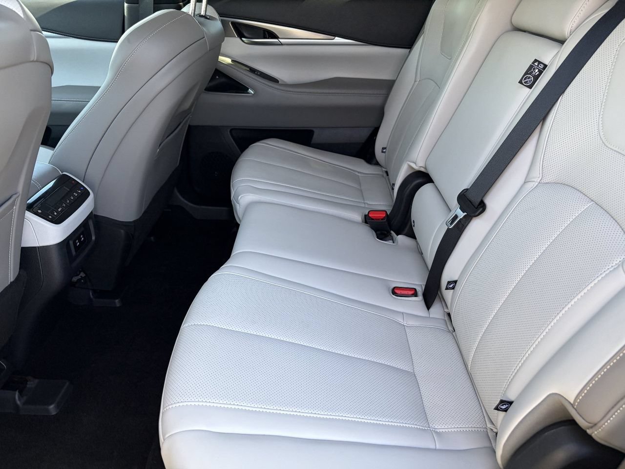 Certified 2026 INFINITI QX60 Luxe FWD image 15