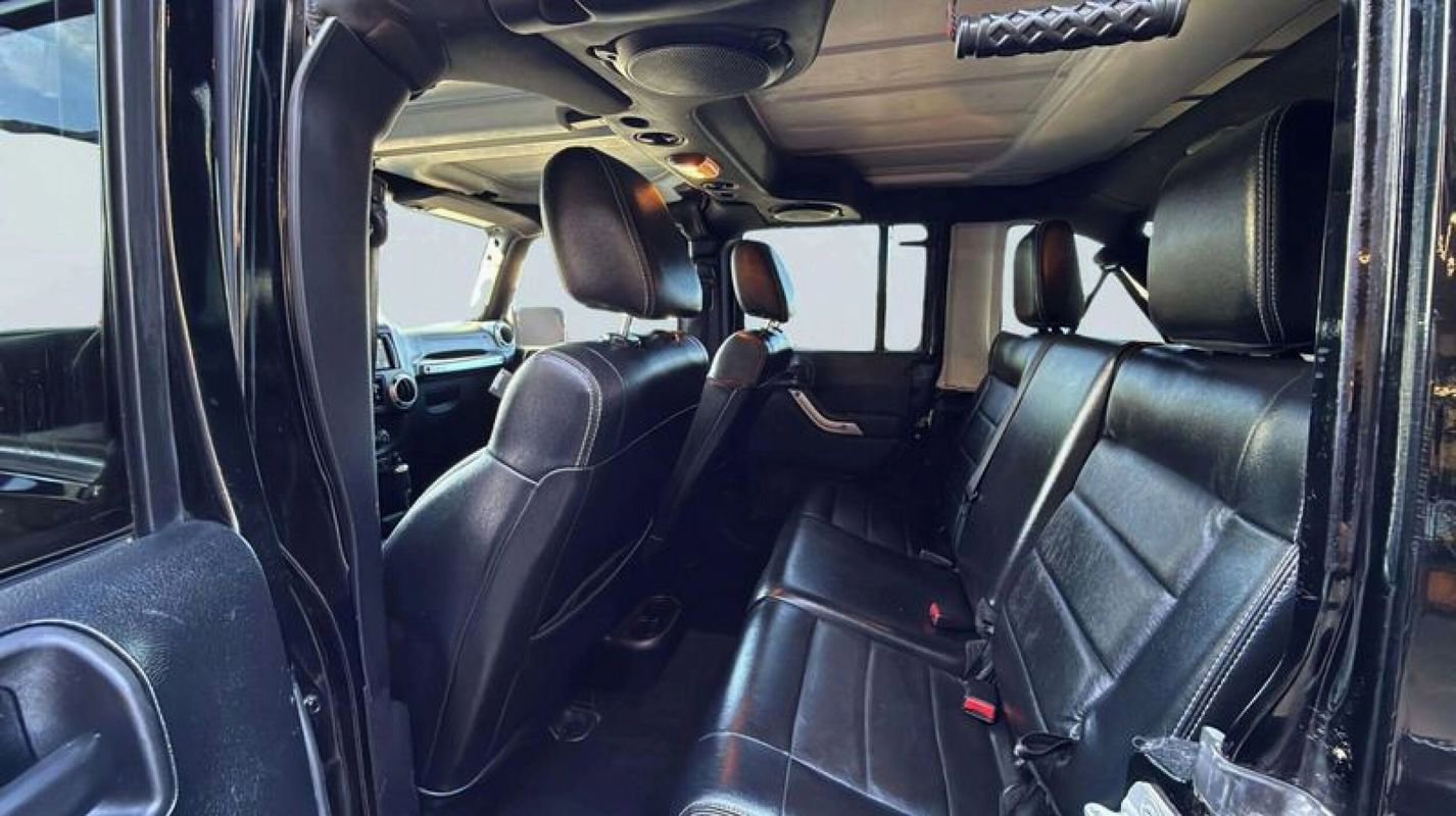 Used 2012 Jeep Wrangler Unlimited Rubicon w/ Connectivity Group image 15