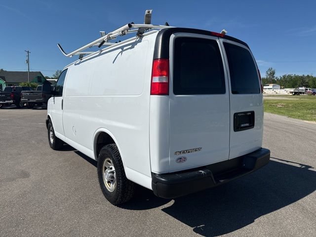Used 2018 Chevrolet Express 2500 RWD image 3