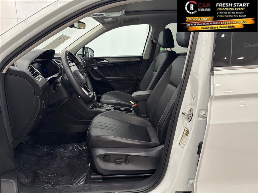 Used 2022 Volkswagen Tiguan SE image 33