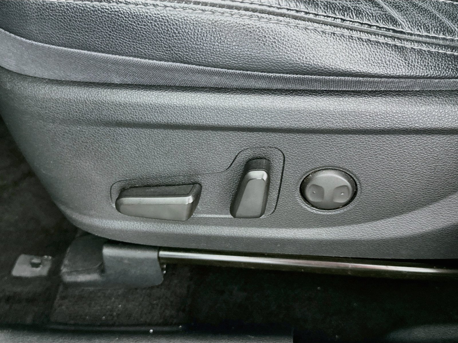 Used 2019 Hyundai Santa Fe Limited FWD image 18