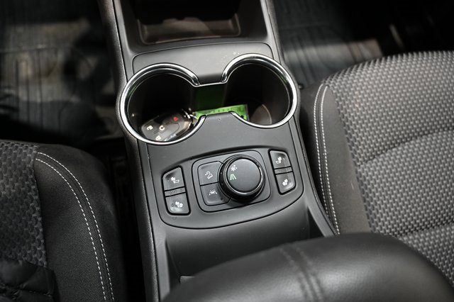 Used 2024 GMC Terrain SLE w/ Driver Convenience Package image 19