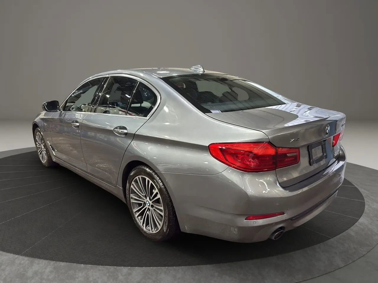 Used 2018 BMW 530i xDrive image 7