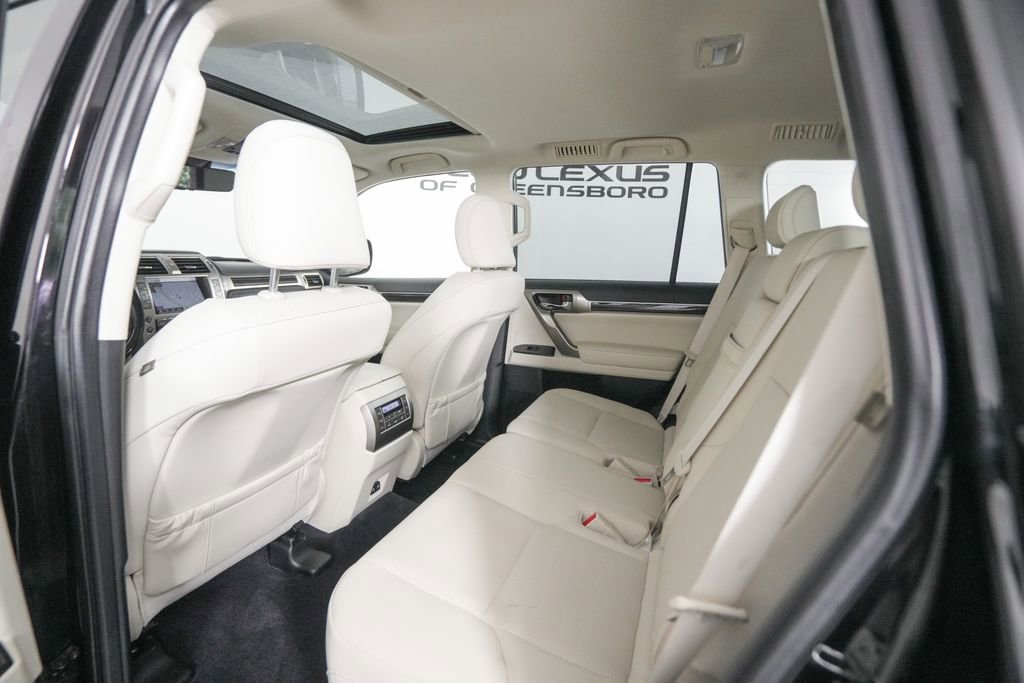 Used 2020 Lexus GX 460 Premium w/ Premium Package AWD/4WD image 13