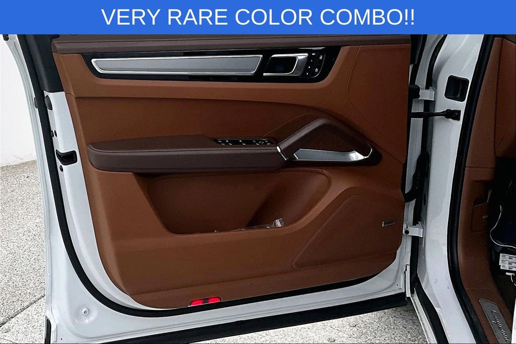 Used 2022 Porsche Cayenne Turbo S image 24