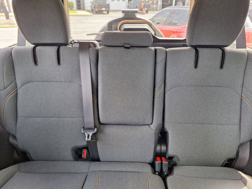 Used 2025 Jeep Wrangler Unlimited Sahara w/ Safety Group AWD/4WD image 28