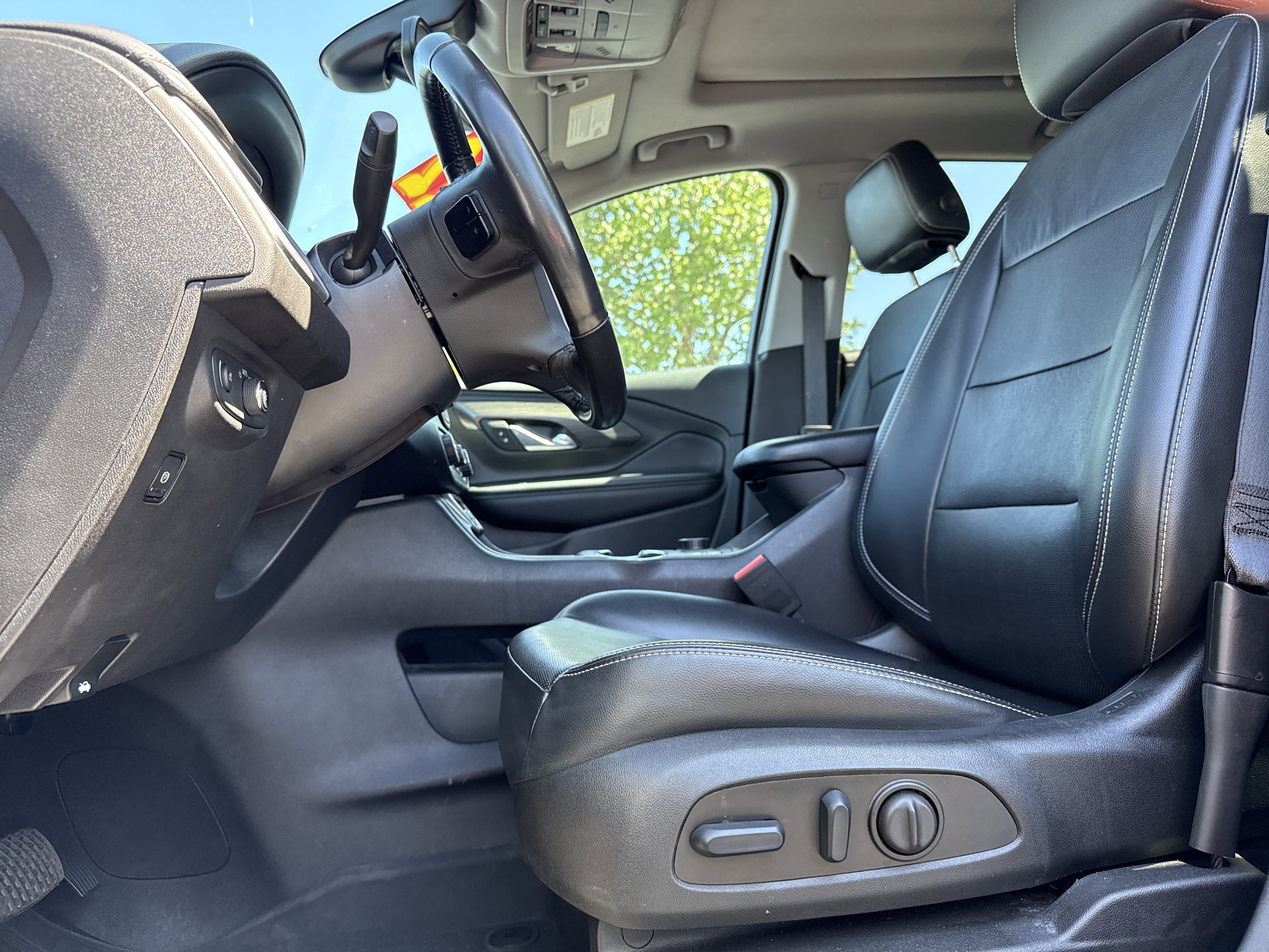 Used 2022 GMC Terrain SLT w/ LPO, Floor Liner Package image 16