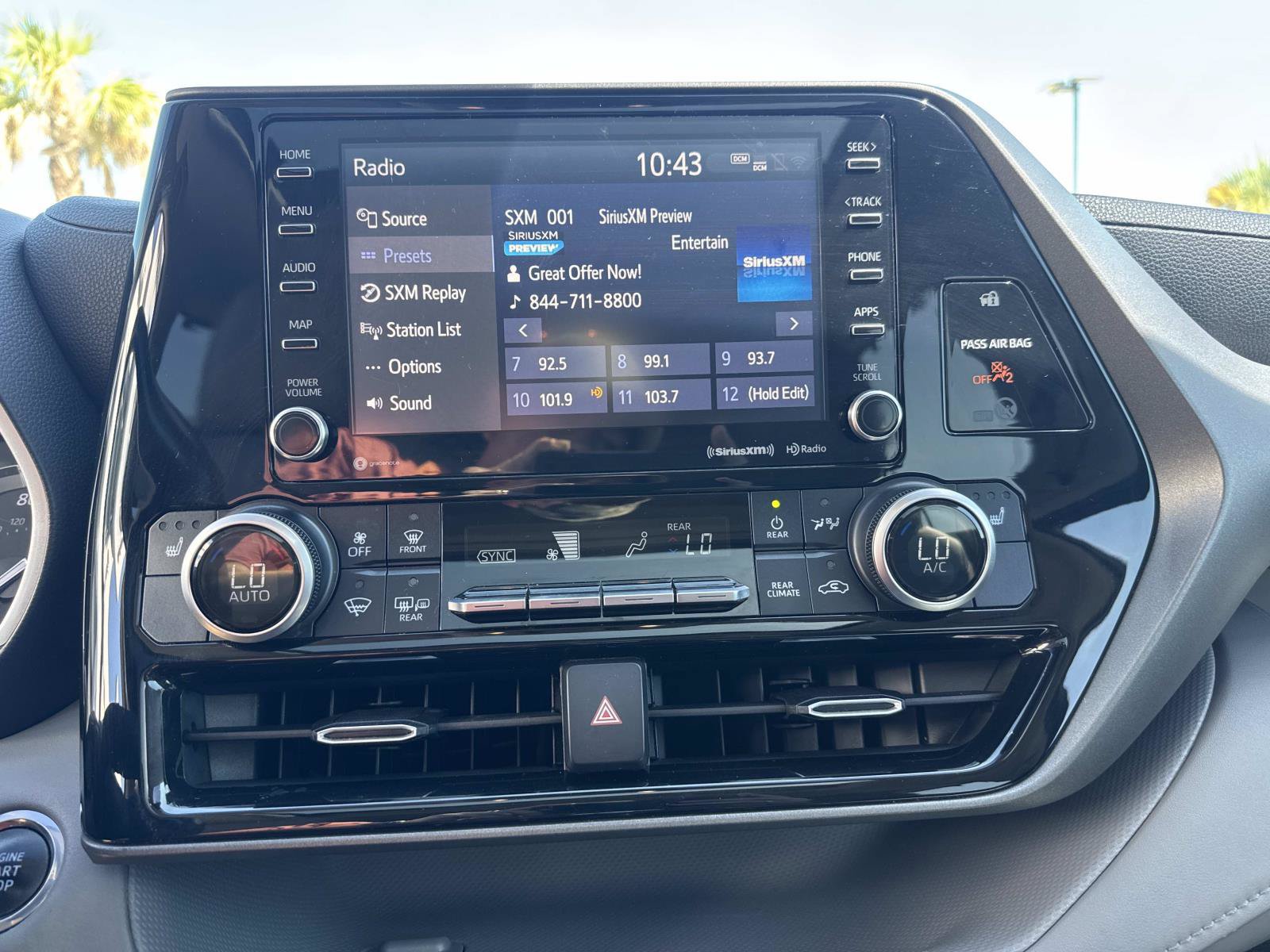 Used 2020 Toyota Highlander XLE FWD image 26