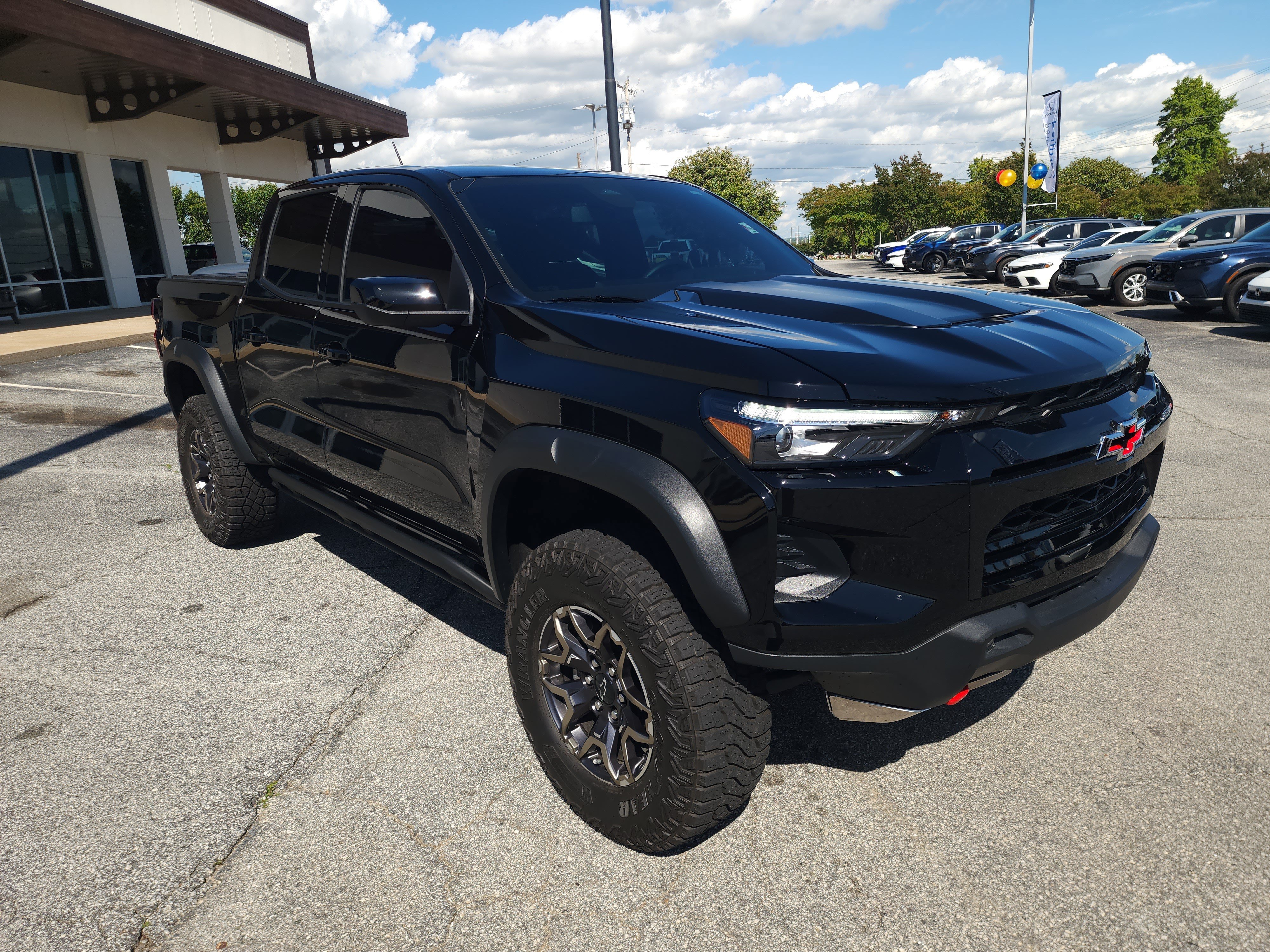 Used 2024 Chevrolet Colorado ZR2 w/ ZR2 Convenience Package III AWD/4WD image 2
