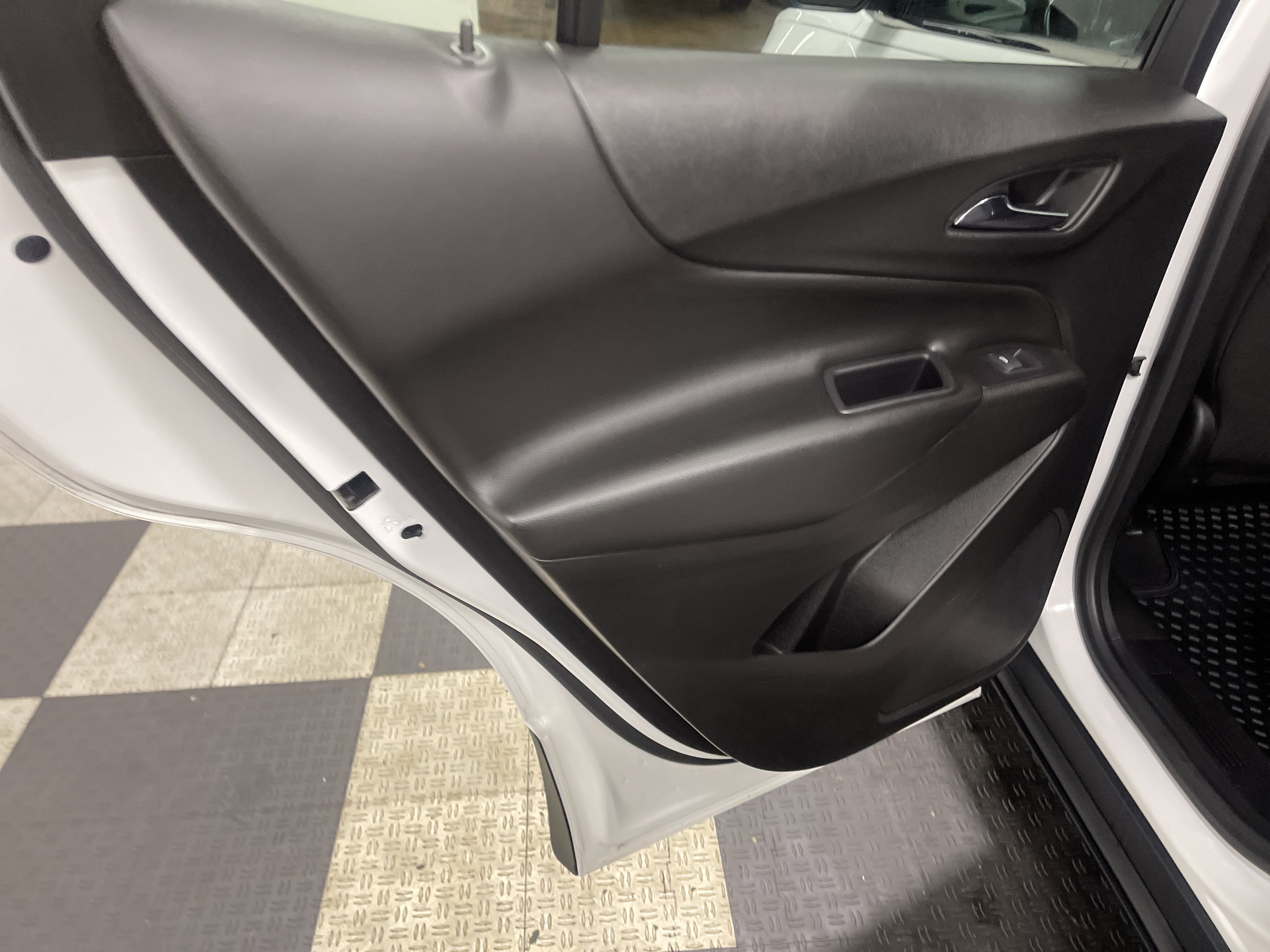 Used 2019 Chevrolet Equinox LT FWD image 15