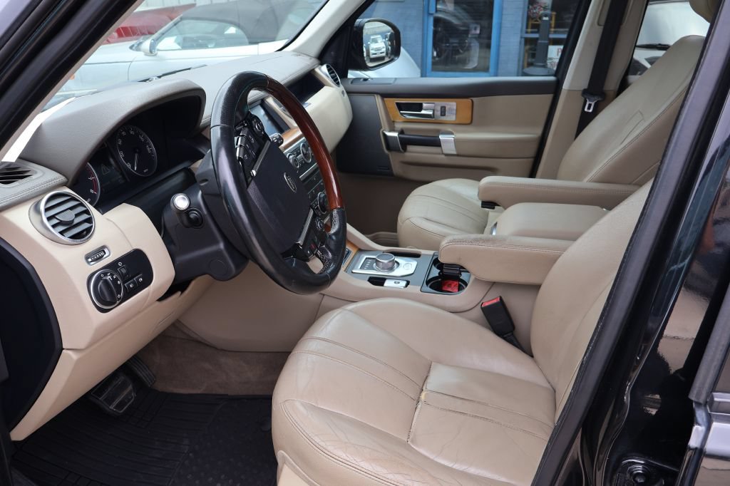 Used 2016 Land Rover LR4 HSE Silver Edition AWD/4WD image 15