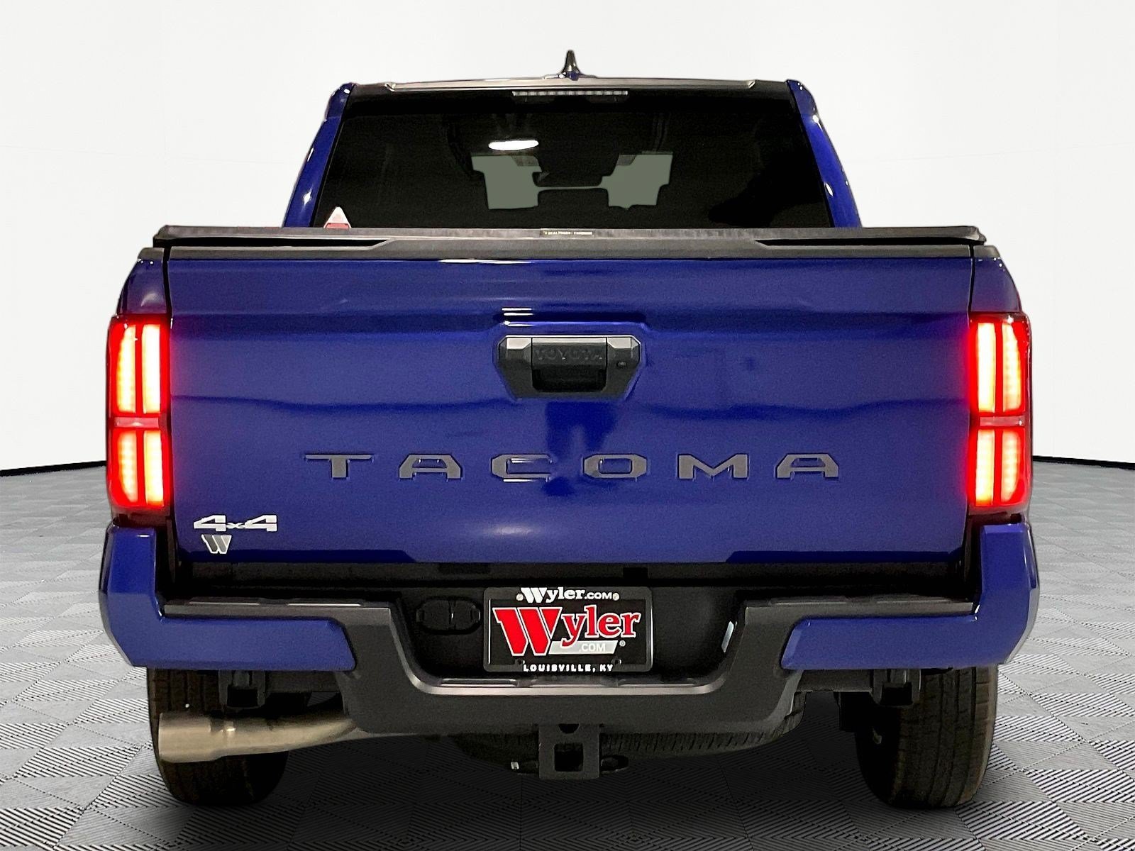 Used 2025 Toyota Tacoma SR5 AWD/4WD image 5