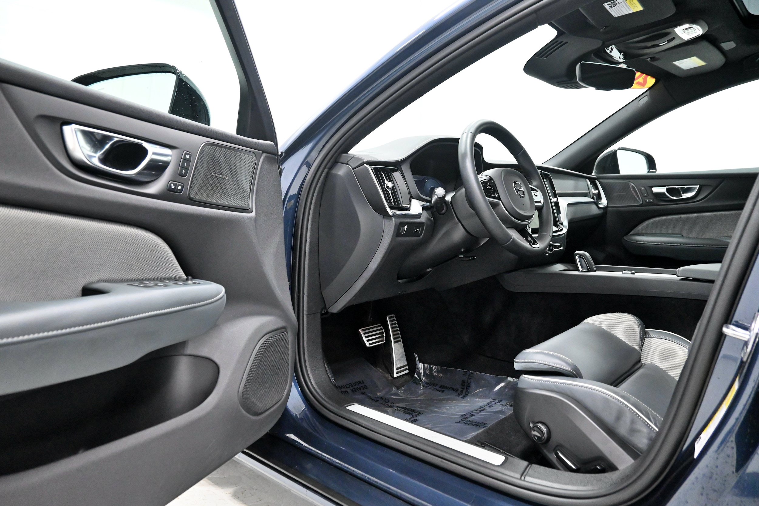 Used 2022 Volvo S60 B5 R-Design AWD/4WD image 4