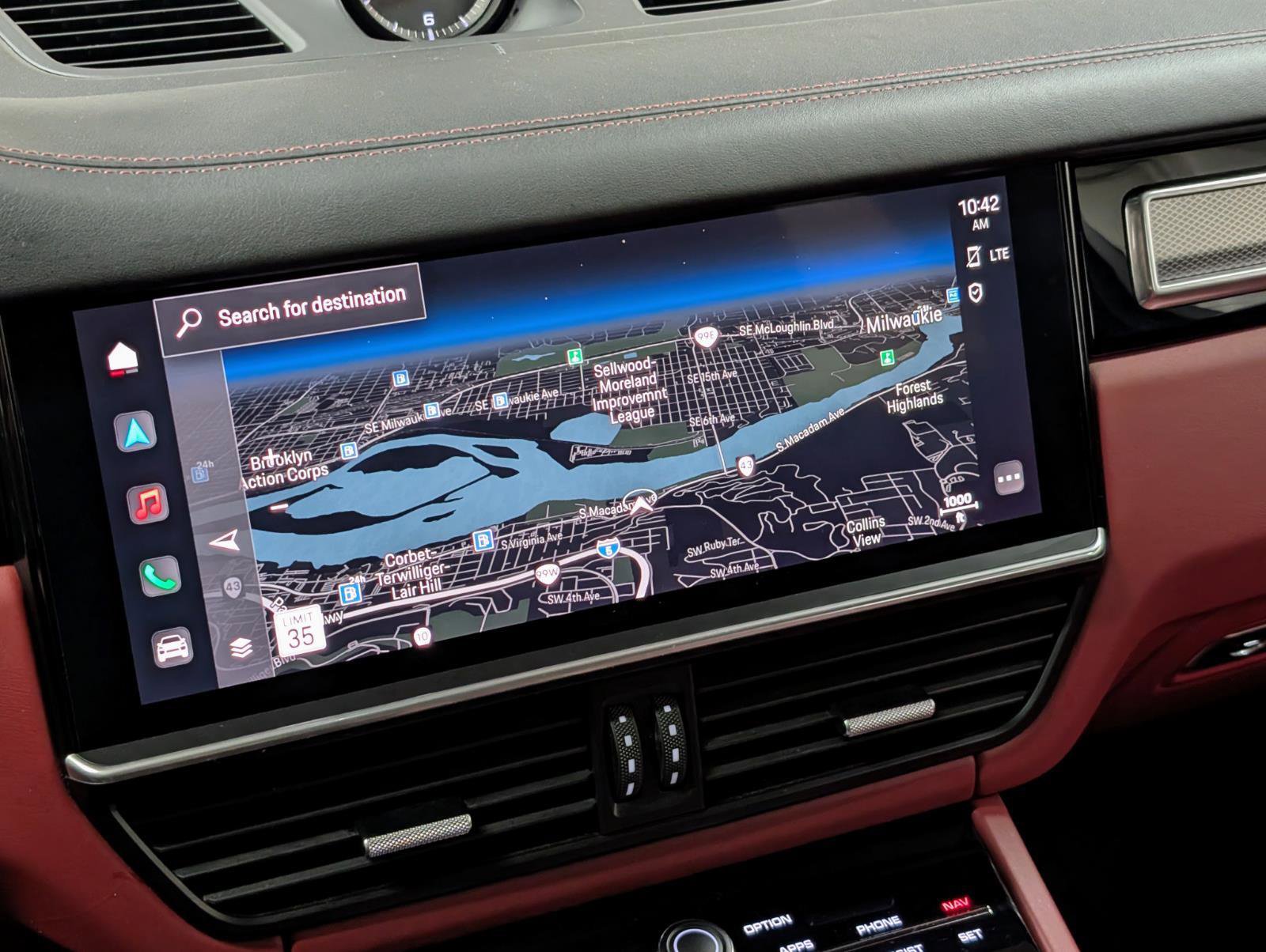 Used 2023 Porsche Cayenne Platinum Edition image 38