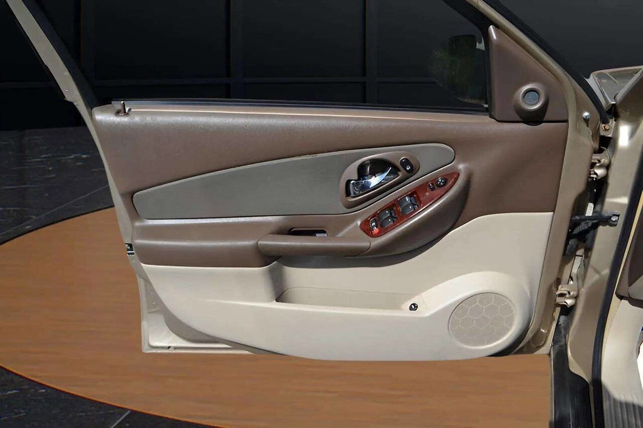 Used 2006 Chevrolet Malibu LT image 16