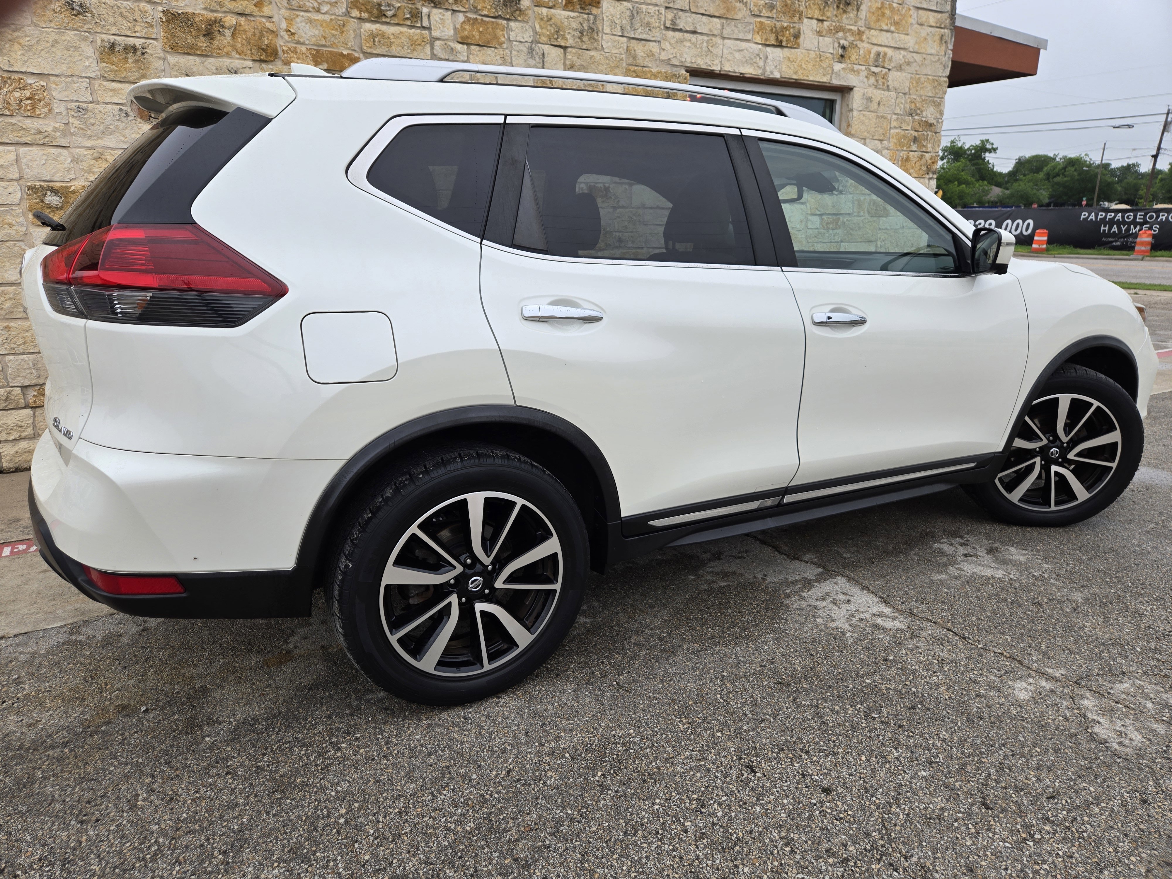 Used 2017 Nissan Pathfinder SV FWD image 20