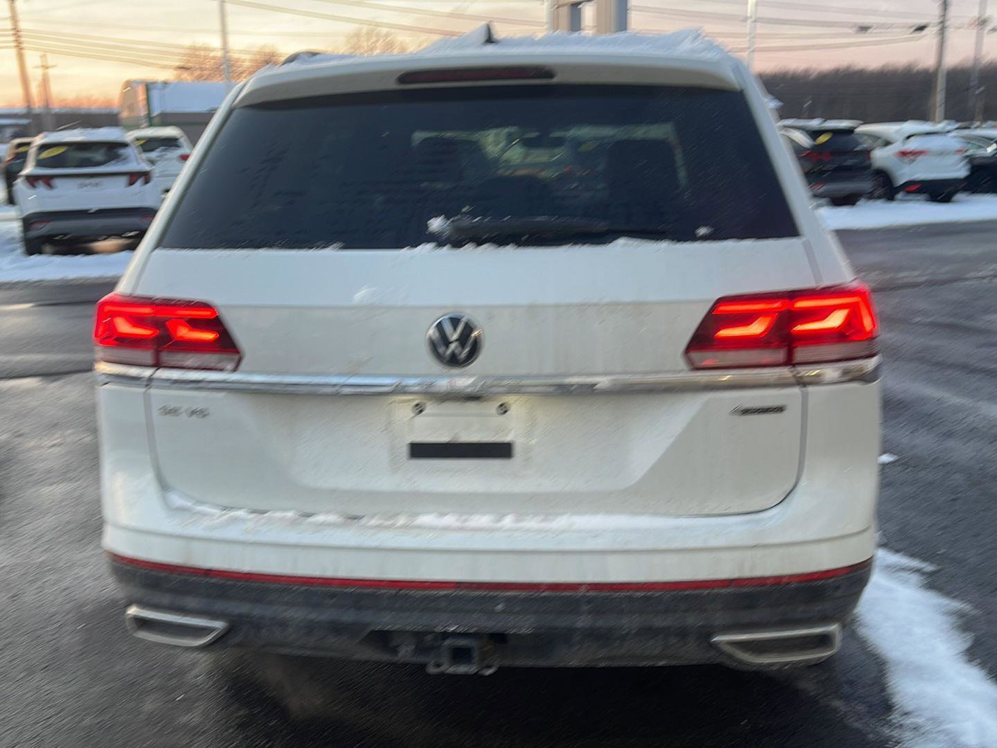 Used 2023 Volkswagen Atlas SE w/ Panoramic Sunroof Package image 5