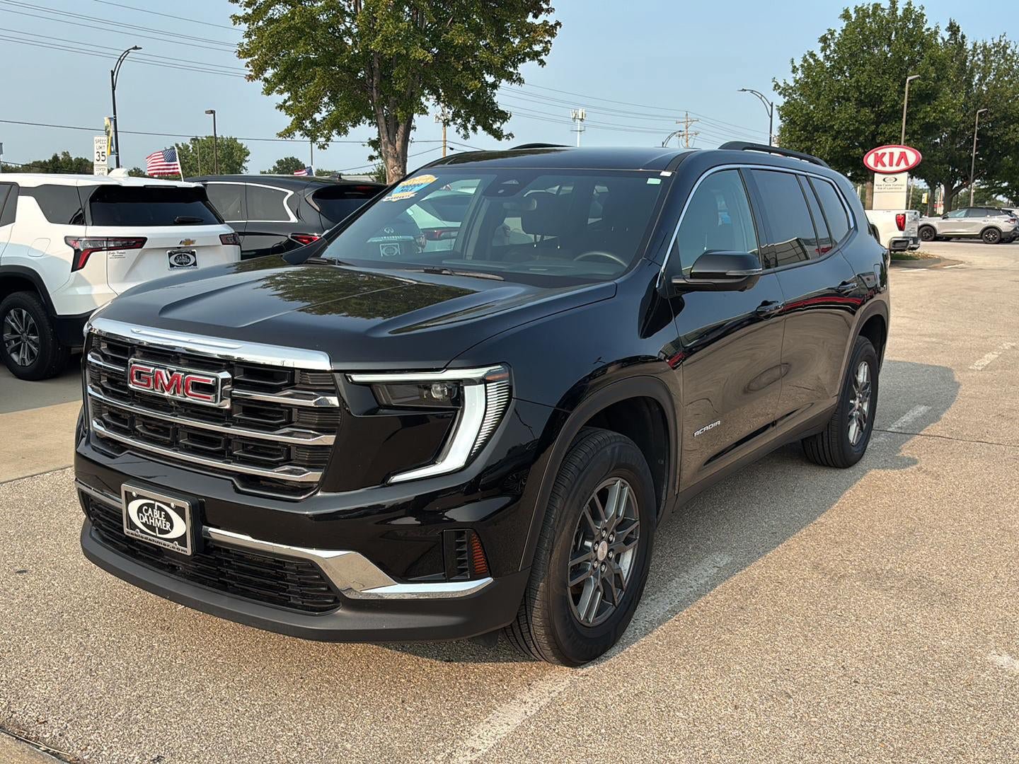 Used 2025 GMC Acadia Elevation AWD/4WD image 3