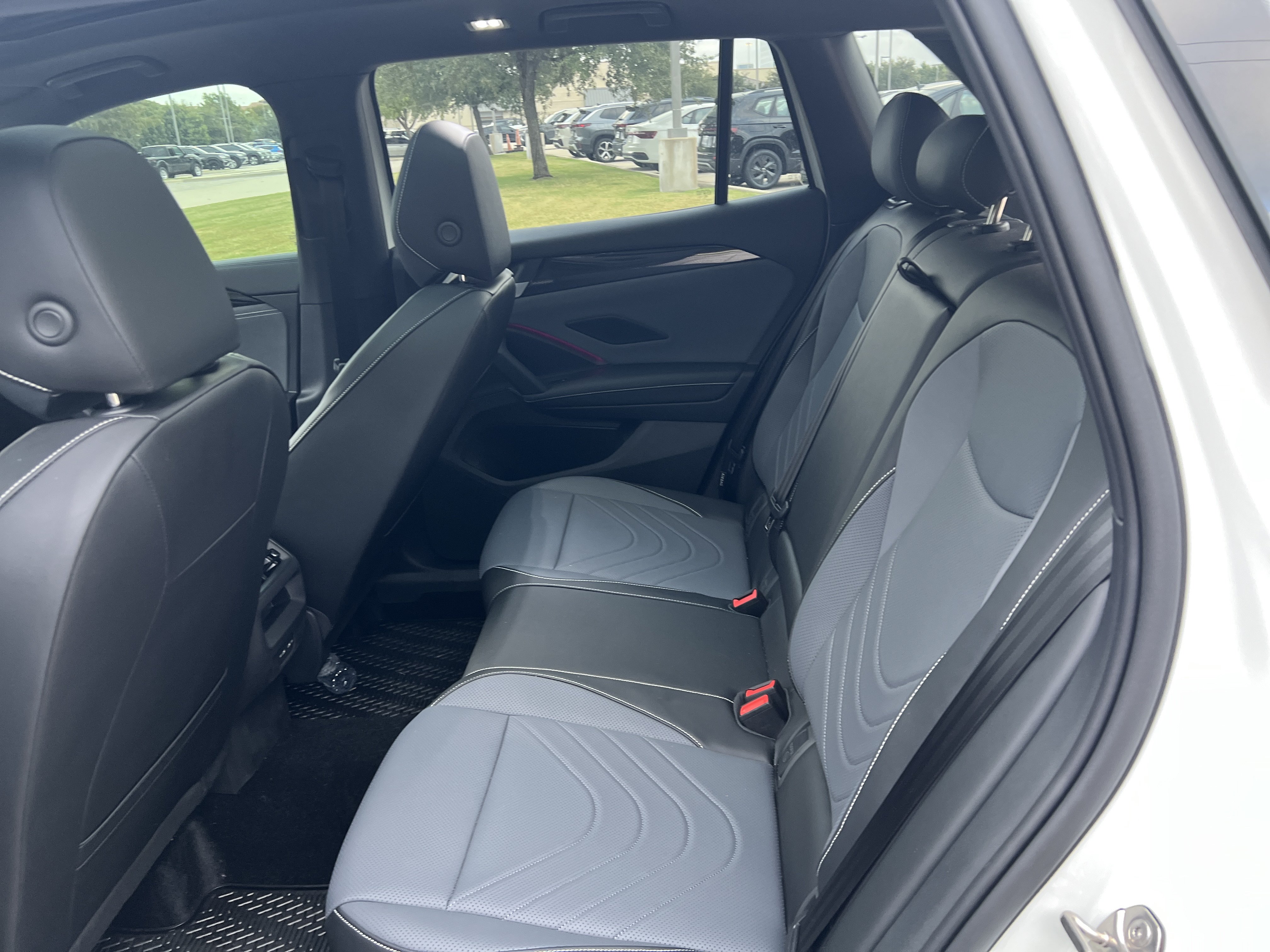 Certified 2026 Volkswagen Tiguan SE R-Line FWD image 27